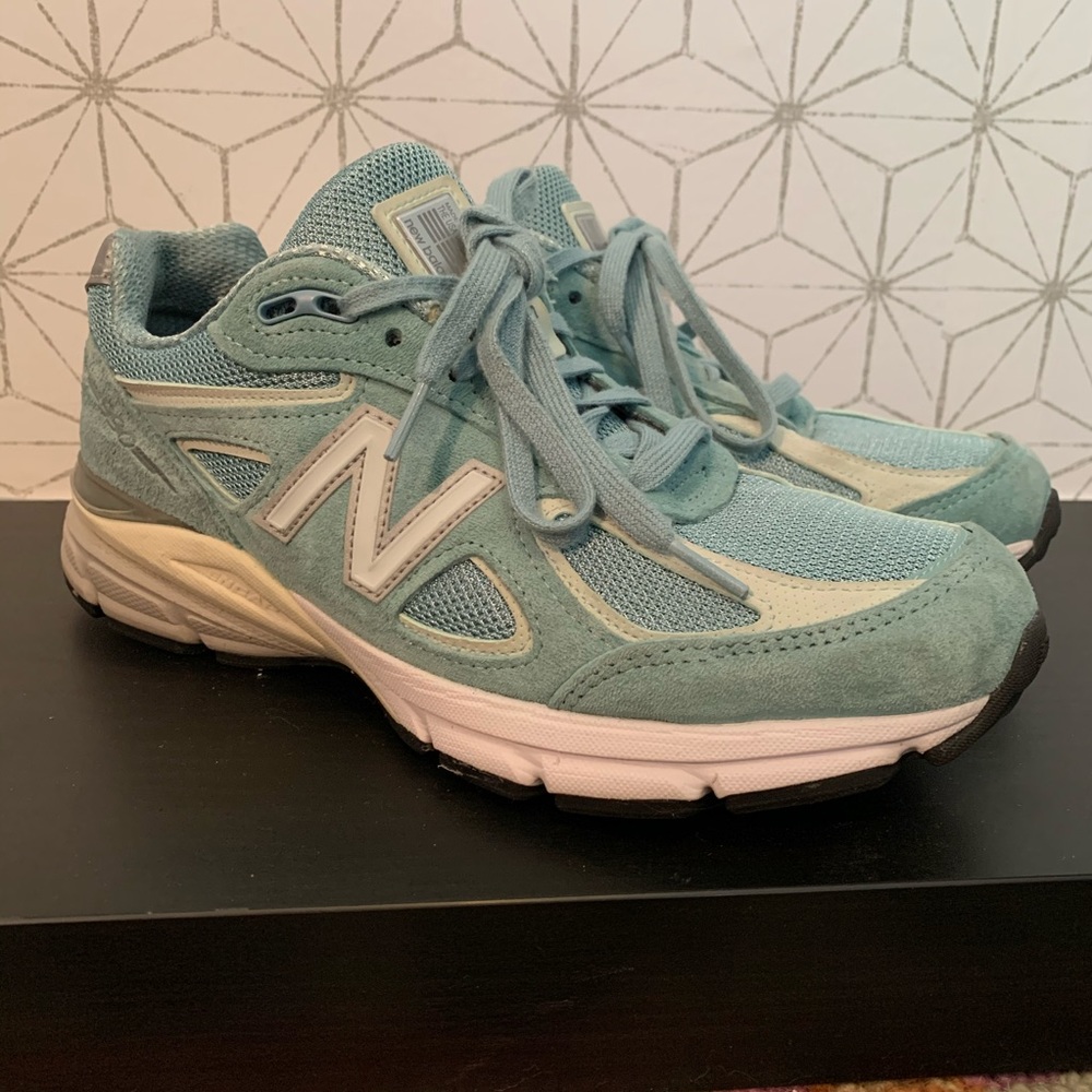 New Balance 990 V4 suede mint - Dad Sneaker